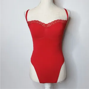 SKIMS Lace Thong Bodysuit In Cayenne Red Brand New Size XXS Sculpting Top Sexy thumbnail 4
