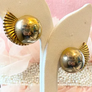 Alice Signed Vintage Gold Tone Round Winged Clip On Earrings Old Money Chic Glam thumbnail 3