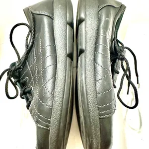 Dansko Women’s Sz 7 Black Leather Lace Up Sneakers thumbnail 5