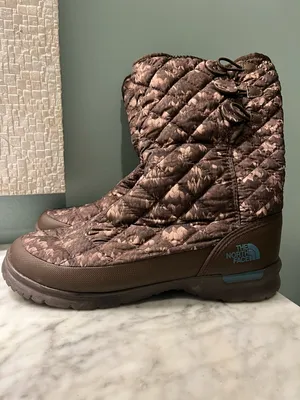 The North Face Quilted Brown Floral-Print Insulated Boots thumbnail 3