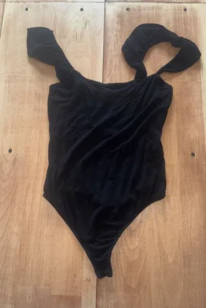 Lulus Black Ruffle Strap Bodysuit Medium Scoop Neck‎ Snap Crotch Stretch Chic thumbnail 1