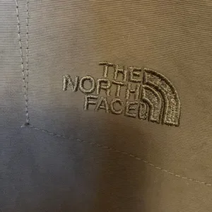 The North Face Green Nylon Convertible Pants Size 16 thumbnail 3