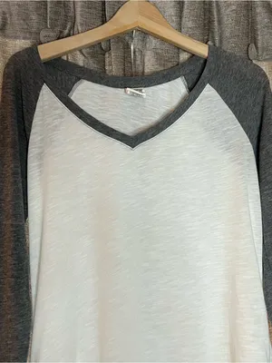 Pink Victoria’s Secret Y2K Raglan Long-Sleeve Top in White and Gray Size Medium thumbnail 3
