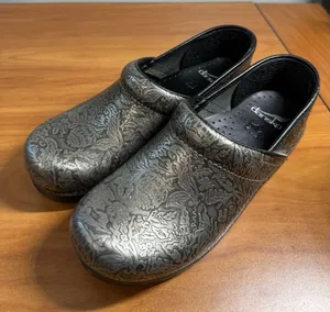 Dansko Antiqued Silver Tooled Clogs Size 38 Floral Embossed Comfort Work Medical thumbnail 1