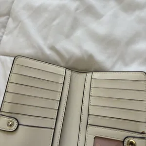 KATE SPADE Leather Slim Bifold Wallet White‎ Cream Quiet Luxury Designer READ thumbnail 10