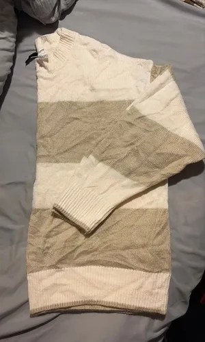 H&M Sweater thumbnail 1
