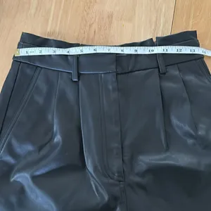 EXPRESS faux leather high rise short EUC thumbnail 4
