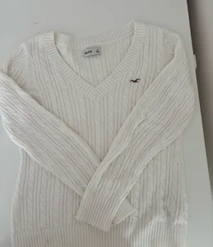 hollister Cable-Knit Icon V-Neck Sweater thumbnail 1