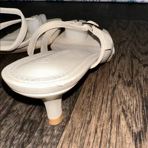 Elegant Cream Sandals Size 7 thumbnail 4