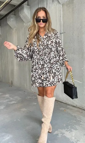 Cowboy Boots Tan Size 6 thumbnail 3