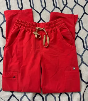 Figs Women’s KADE Cargo Scrub Pant size XS/P in red thumbnail 1