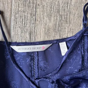Victoria’s Secret Navy Rose Pattern Satin MEDIUM Lingerie Adjustable Straps #15 thumbnail 8