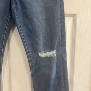 Levis‎ Jeans Womens 27 Wedgie Straight Blue Distressed Denim Stretch High Rise thumbnail 4