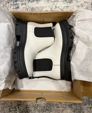 UGG Ashton Boots Chelsea thumbnail 1