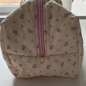 Charming Floral Quilted Cosmetic Bag - Cream thumbnail 3