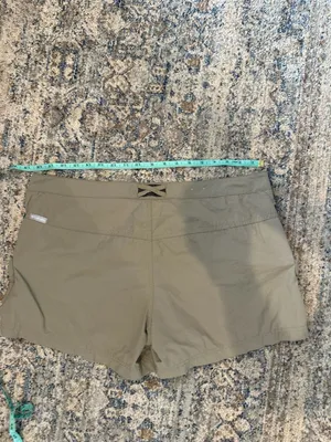 Columbia Sportswear Company Women's Green Cargo Hiking Shorts with Built-In Belt thumbnail 2