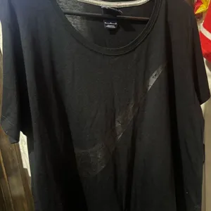 Nike Men's Black Tee with Subtle Logo thumbnail 1