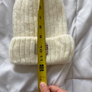 UGG Australia Cream Ribbed Knit Beanie with Faux Fur Pom-Pom White Winter Hat thumbnail 3