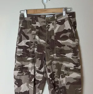Urban Outfitters cropped camo cargo pants brown thumbnail 2