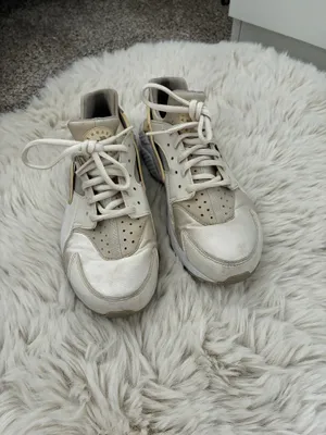 Nike Air Huarache Women’s Sneakers 7 thumbnail 6