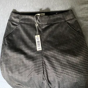 Max Studio NWT  Slim Ankle Trouser thumbnail 1