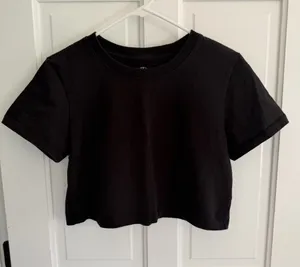 Urban Outfitters Black Cropped Baby Tee Short Sleeve Cotton Top Medium thumbnail 1