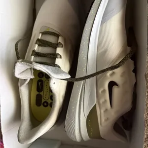NWOT‎ Nike Air Winflo 9 Shield Women’s size 8 thumbnail 6