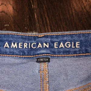 American Eagle MOM jeans distressed size 6 regular thumbnail 5