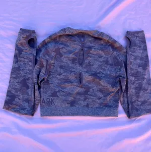 Gymshark Cropped Long Sleeve thumbnail 8
