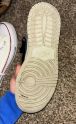 Jordan Women’s 1 thumbnail 3