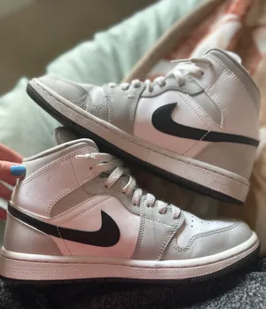 Nike Jordan 1 Mid Smoke Grey thumbnail 4
