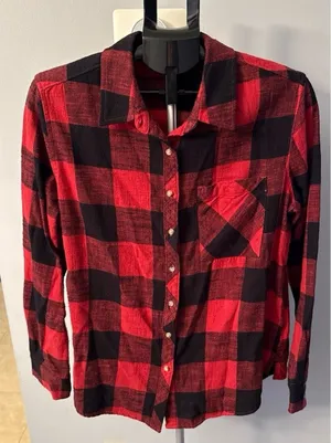 Arizona Jeans Women's red black buffalo plaid pattern Button‎ Down Size Medium thumbnail 1