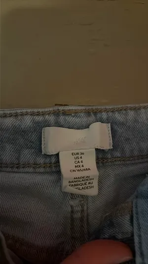 H&M light blue jeans  thumbnail 3