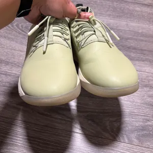 Clove Classic Sage Green Water Resistant Nursing Sneakers Unisex W10/M8.5 thumbnail 9