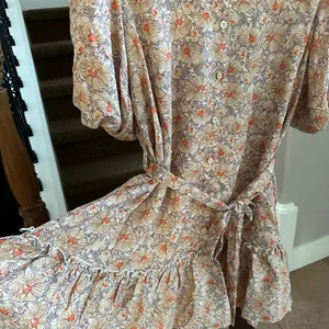 Peach Floral Balloon Sleeved Flirty Mini Dress thumbnail 4