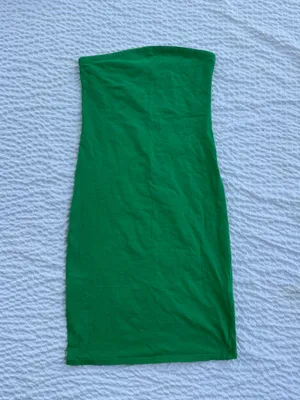 Bodycon green dress thumbnail 2