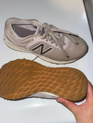 New Balance sneakers thumbnail 1