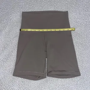 TNA Bike Shorts Aritzia High-Rise thumbnail 6