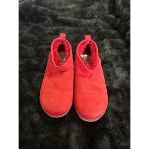 UGG Women's Classic Ultra Mini Boot Red 7 shoes thumbnail 2