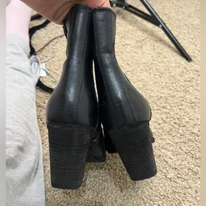 Frye Essa Seam Bootie Black Leather Western Almond Toe Ankle Zip Sz 6.5 thumbnail 11
