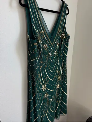 Adrienne Papell Elegant Emerald Green Beaded V-Neck Dress thumbnail 3