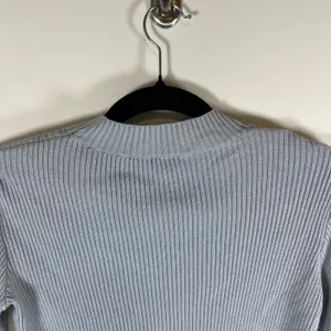 Brandy Melville Light Blue Ribbed Mock Neck Cropped Sweater MZH170 Womens OS‎ thumbnail 8