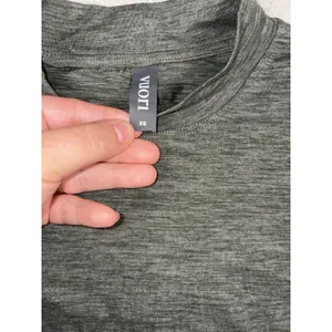 vuori womens long sleeve crop lux‎ tee dusty pine heather Xs thumbnail 2
