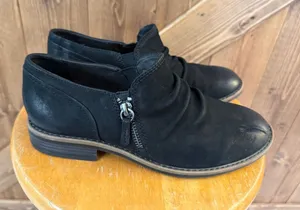 Clarks Collection Women’s Size 7 M Black Faux Leather Side Zip Loafer Shoes thumbnail 1