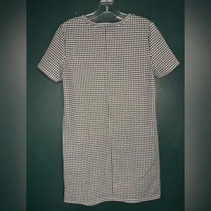 Zara Black and White Houndstooth Short Sleeves Front Pockets Sheath Dress thumbnail 4