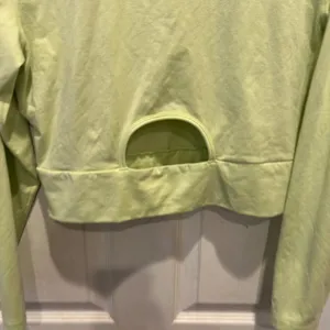 Old Navy Active Cozecore Lime Green Cropped Long‎ Sleeve Cutout Back Top Large thumbnail 7