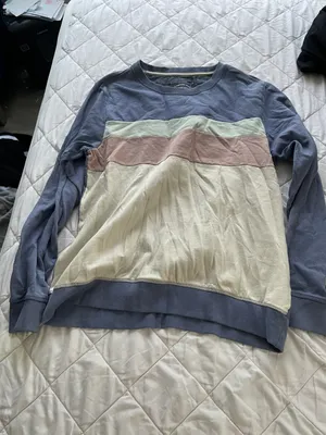 Women Size Large Sweatshirt Multiple thumbnail 1