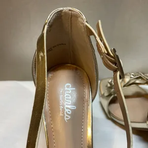 CHARLES BY CHARLES DAVID Strappy Gold Heels Flower Embellished - Size 8.5 thumbnail 8