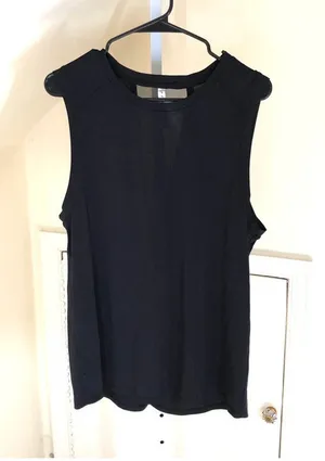 Fabletics EUC Women's Black Sleeveless Athletic Top Size M thumbnail 1