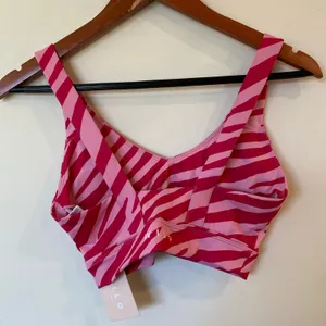 NWT Wilo The Label Contour Pink Zebra Print Sports Bra and leggings Women's S thumbnail 3